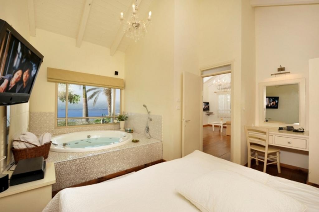 The White Chalet View Ramot Room photo